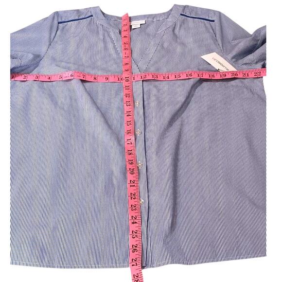 NEW LIZ CLAIBORNE Cotton Blouse Top LG V-Neck Short Flutter Sleeves Blue Crochet - Picture 6 of 10